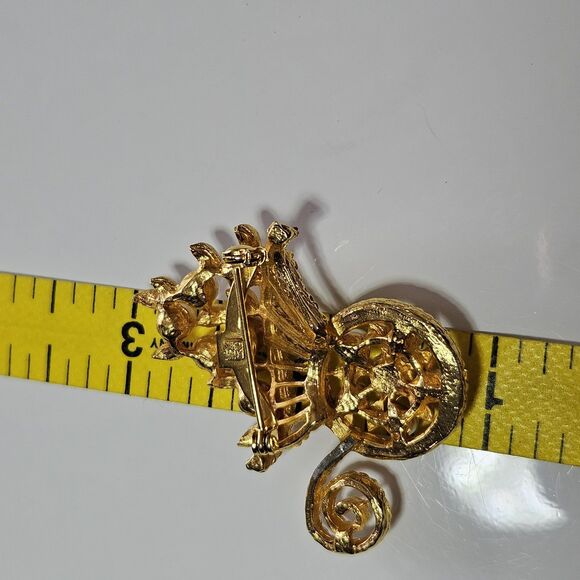 Vintage Gold Tone Faux Pearl Wheel Barrel of Flowers Pin Brooch - Picture 5 of 11